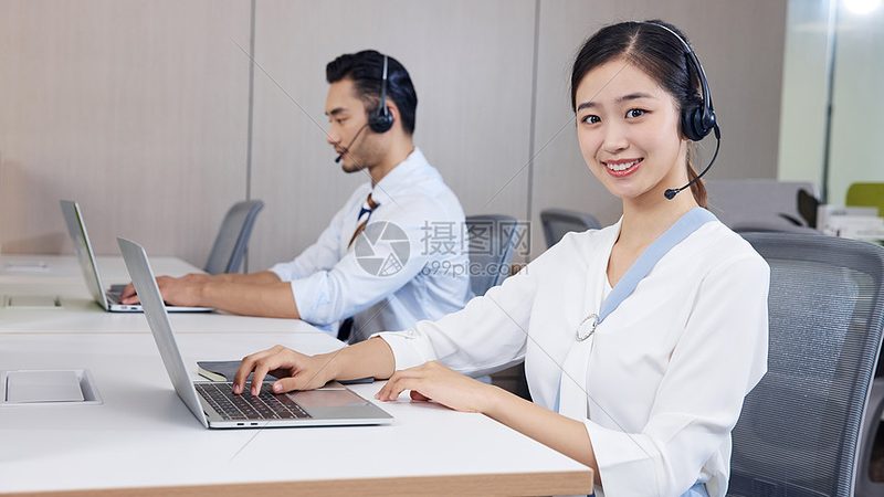 选择合适的咨询代理服务，企业可以从以下几个方面进行考虑：